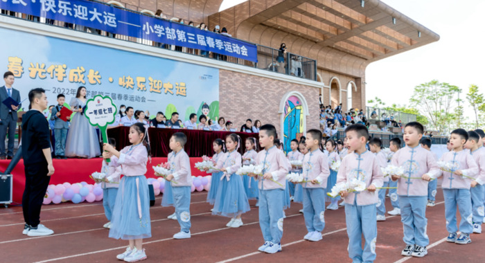 赞美孩子运动会的说说上海南京路附近有什么好玩的地【家长赞美孩子运动会的说说】
