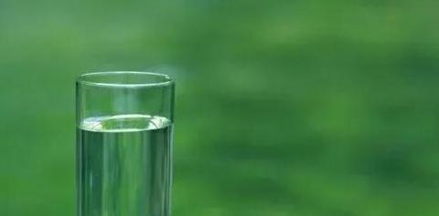 高质量的独处胜过低质量的社交英文【高质量的独处胜过低质量的社交下一句】