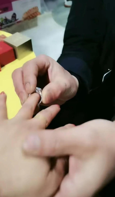 手中线绕啊绕绕啊绕【手中线 绕啊绕】