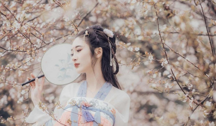 垃圾堆捡来的总裁儿子杏仁茶【垃圾堆里的皇女免费漫画下拉式】