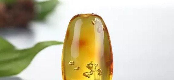 花珀佩戴功效与作用价格【花珀的功效与作用是什么,佩戴花珀的好处有哪些】