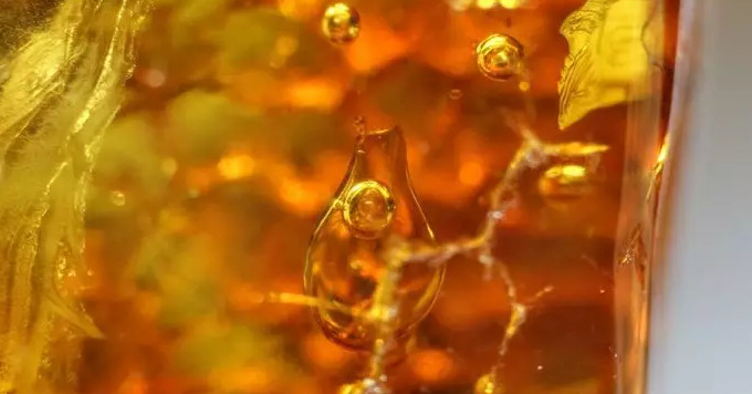 花珀佩戴功效与作用价格【花珀的功效与作用是什么,佩戴花珀的好处有哪些】