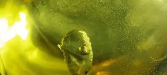 花珀佩戴功效与作用价格【花珀的功效与作用是什么,佩戴花珀的好处有哪些】