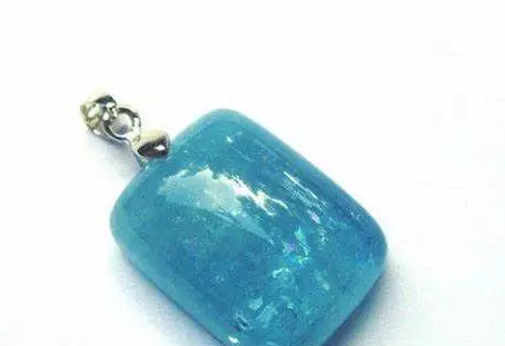 花珀佩戴功效与作用价格【花珀的功效与作用是什么,佩戴花珀的好处有哪些】