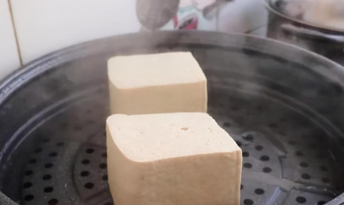 家庭自制发酵臭豆腐霉豆腐怎么发酵【家庭自制发酵臭豆腐过程】