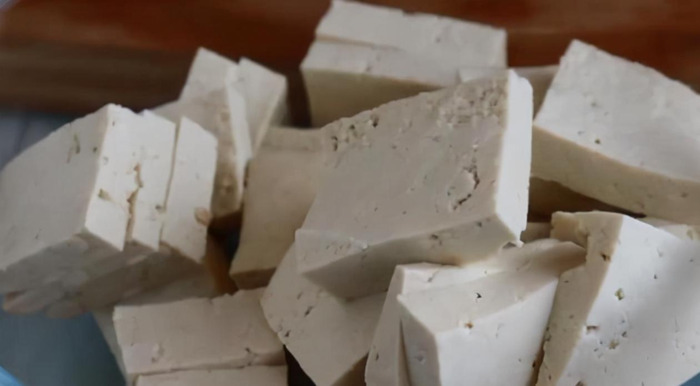 家庭自制发酵臭豆腐霉豆腐怎么发酵【家庭自制发酵臭豆腐过程】