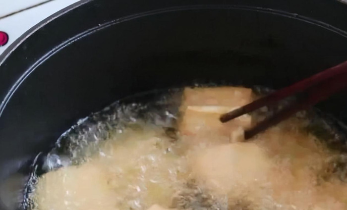 家庭自制发酵臭豆腐霉豆腐怎么发酵【家庭自制发酵臭豆腐过程】