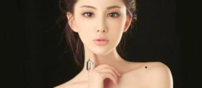 女人右肩头有痣命好【女人右侧肩膀有痣命好】