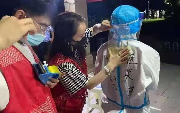 大学生志愿者服务经历简述100字【志愿者工作经历100字】