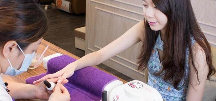 卸美甲多少钱有甲片【卸美甲多少钱家常办法】