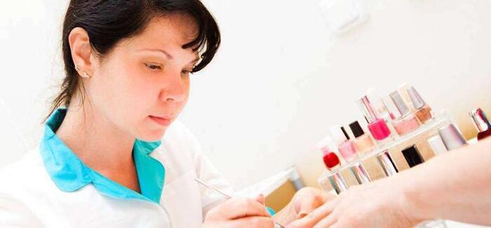 卸美甲多少钱有甲片【卸美甲多少钱家常办法】