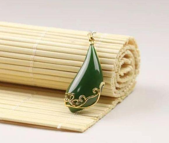 碧玉好还是和田白玉好【和田碧玉和翡翠哪个好啊】