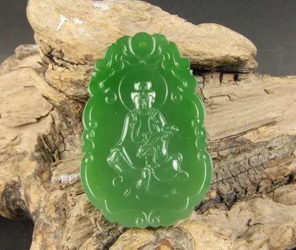 碧玉好还是和田白玉好【和田碧玉和翡翠哪个好啊】