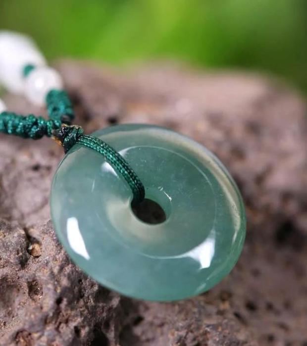 碧玉好还是和田白玉好【和田碧玉和翡翠哪个好啊】