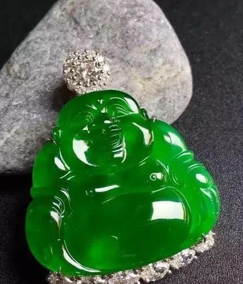 碧玉好还是和田白玉好【和田碧玉和翡翠哪个好啊】