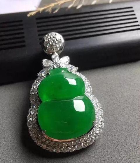 碧玉好还是和田白玉好【和田碧玉和翡翠哪个好啊】