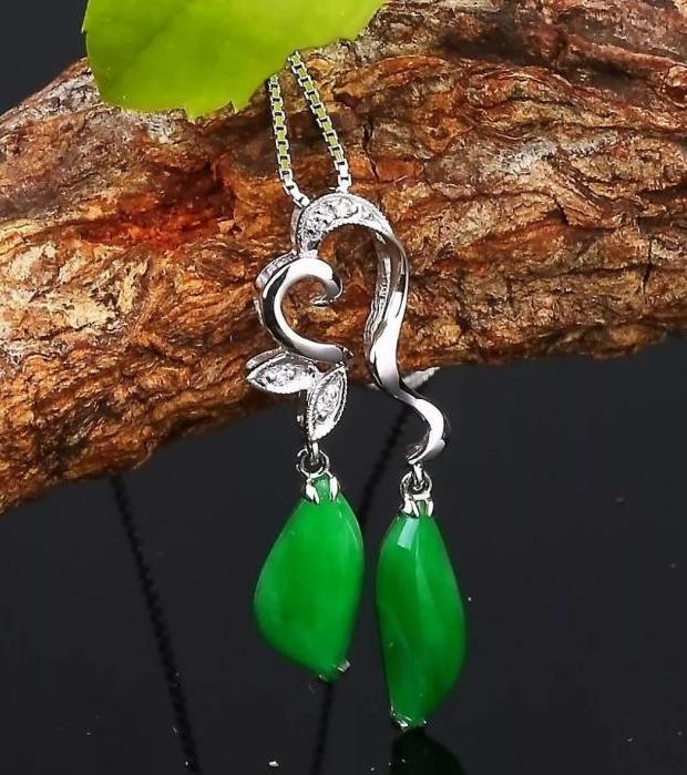 碧玉好还是和田白玉好【和田碧玉和翡翠哪个好啊】