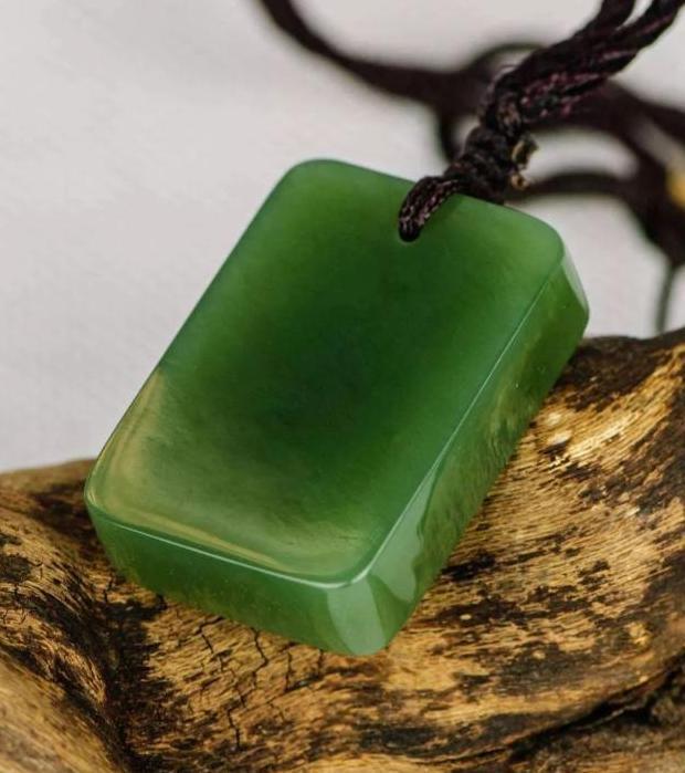 碧玉好还是和田白玉好【和田碧玉和翡翠哪个好啊】