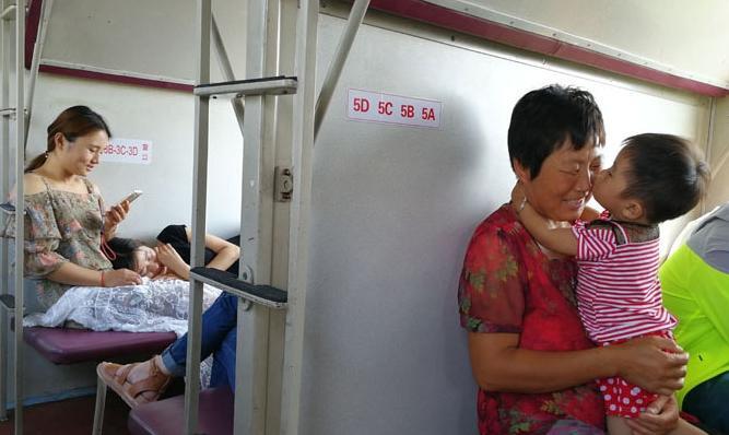 火车票硬卧代硬座好吗【火车上硬卧代硬座是什么样的】