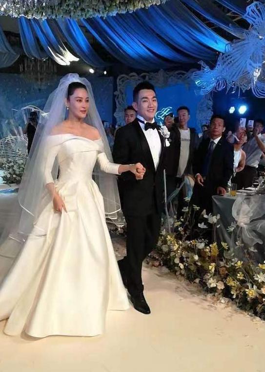 wecouture恋与制作人婚纱价格表【wecouture婚纱】