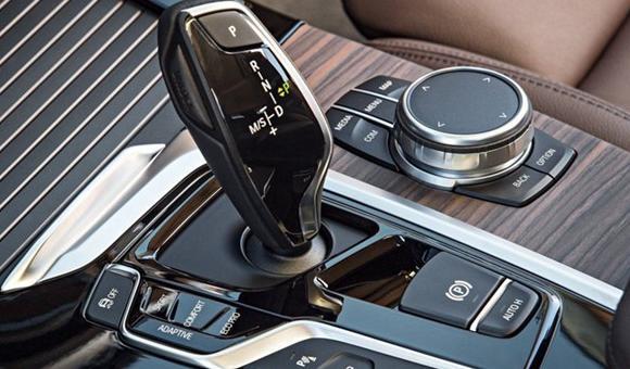 l和r哪个是左右【l和r在汽车上是什么意思】