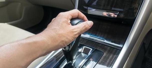 l和r哪个是左右【l和r在汽车上是什么意思】