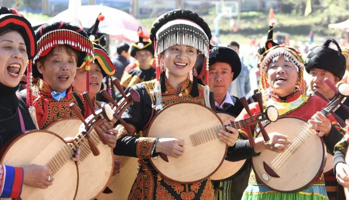 百里杜鹃附近【百里杜鹃风景名胜区住哪里好】