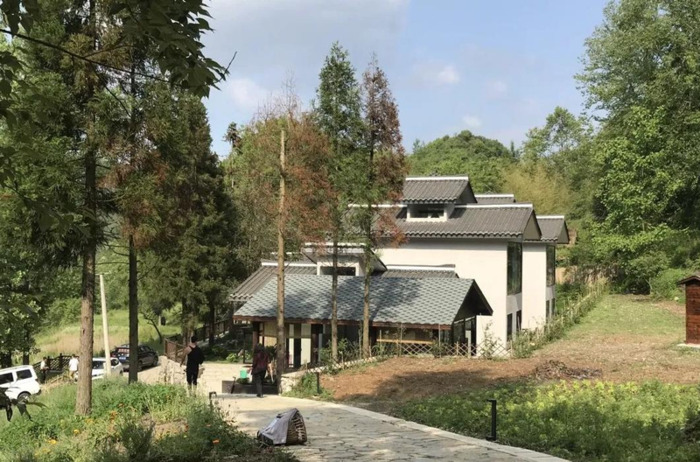 百里杜鹃附近【百里杜鹃风景名胜区住哪里好】