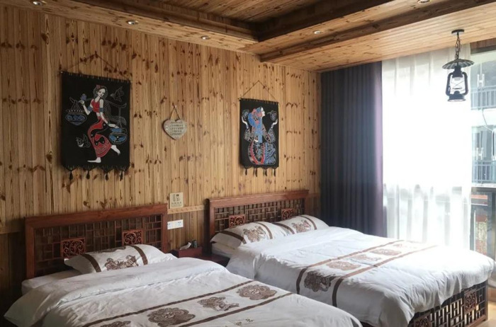 百里杜鹃附近【百里杜鹃风景名胜区住哪里好】