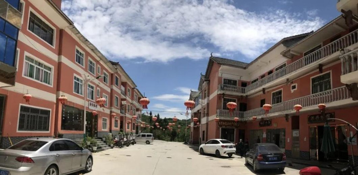 百里杜鹃附近【百里杜鹃风景名胜区住哪里好】