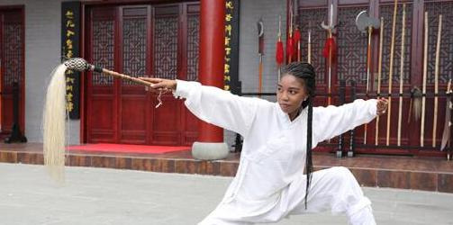 太乙真人的拂尘图片【道姑手拿拂尘图片】