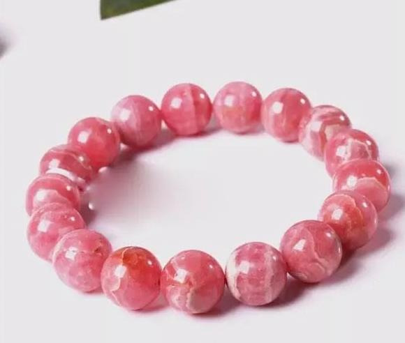 女生佩戴草莓晶的寓意【绿色草莓晶的寓意】