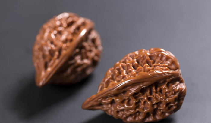 文玩核桃的变色过程【核桃变色的几个阶段图】