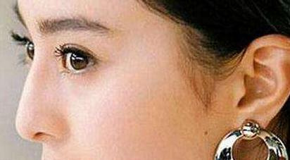 耳朵贴脑的女人命好吗【耳朵贴脑的女人好不好】