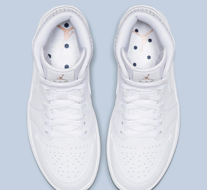 新款鞋子发朋友圈经典句子【新款鞋的广告语】