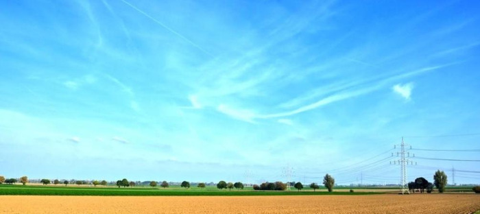 秋天是弯弯的谷穗金黄金黄的秋天是圆圆的苹果仿写句子【秋天是圆圆的苹果通红通红的模仿写句子】