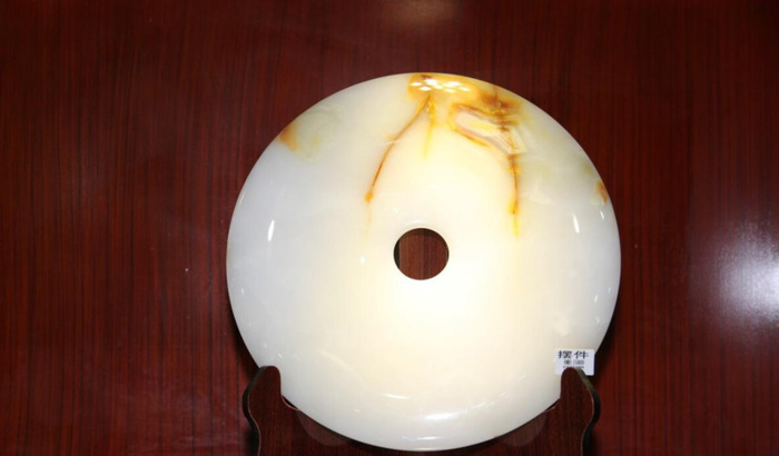 新疆和田玉籽料与俄籽料区别【和田碧玉新疆料和俄料的区别】