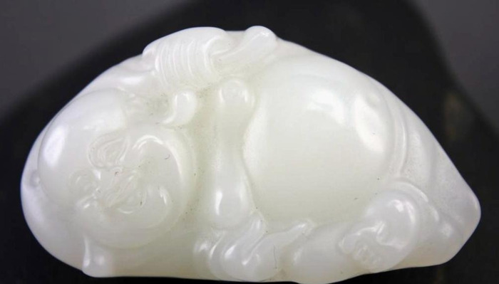 新疆和田玉籽料与俄籽料区别【和田碧玉新疆料和俄料的区别】