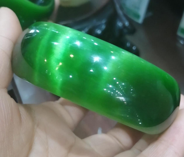 新疆和田玉籽料与俄籽料区别【和田碧玉新疆料和俄料的区别】