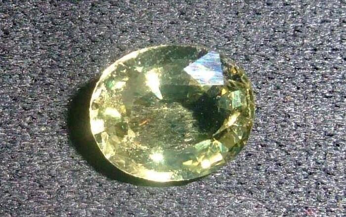 新疆和田玉籽料与俄籽料区别【和田碧玉新疆料和俄料的区别】