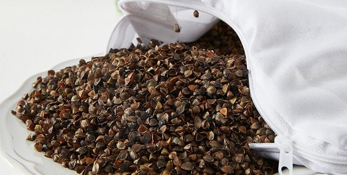 宝宝枕乳胶枕头好还是枕普通枕头好【孩子睡乳胶枕好还是棉枕头好】