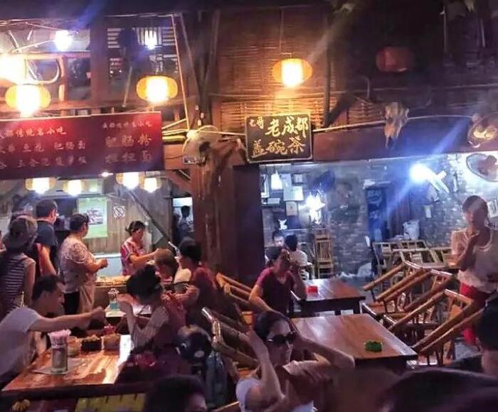 宽窄巷子晚上怎么样【宽窄巷子白天好看还是晚上好看】