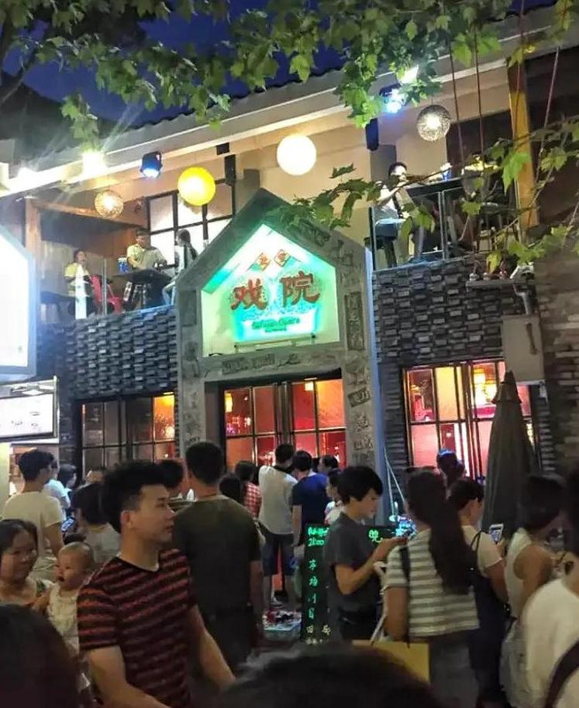 宽窄巷子晚上怎么样【宽窄巷子白天好看还是晚上好看】