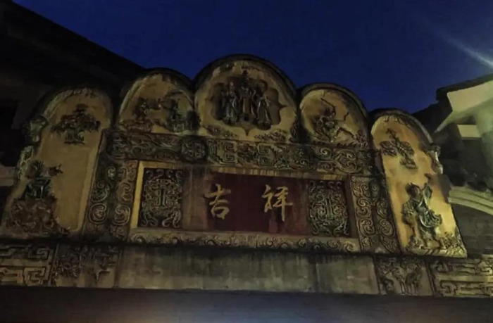 宽窄巷子晚上怎么样【宽窄巷子白天好看还是晚上好看】