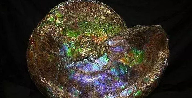 水晶洞洞口方向的摆放【水晶洞摆放在家里哪个位置】