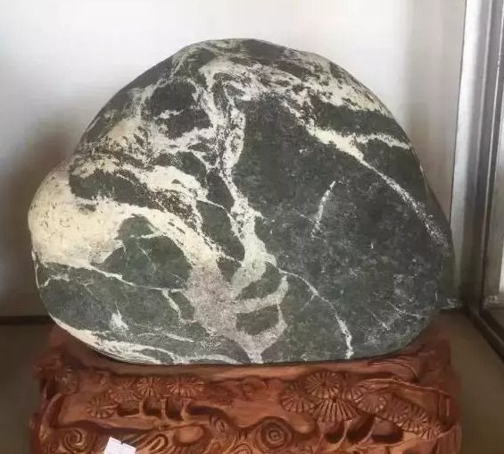 水晶洞洞口方向的摆放【水晶洞摆放在家里哪个位置】