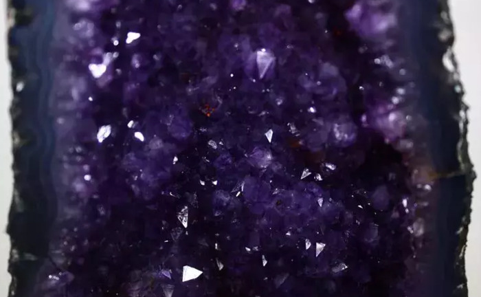 水晶洞洞口方向的摆放【水晶洞摆放在家里哪个位置】