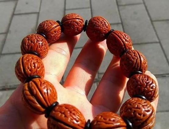 猴头核桃手串怎么盘红的快【文玩核桃猴头怎么盘红的快】