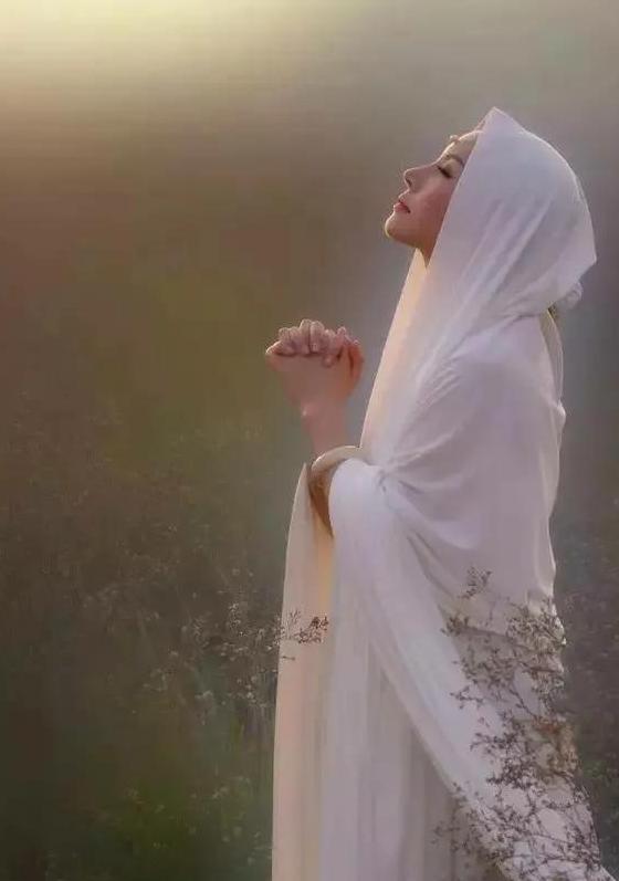 磕大头和磕小头哪个功德大【磕头的功德最大吗】