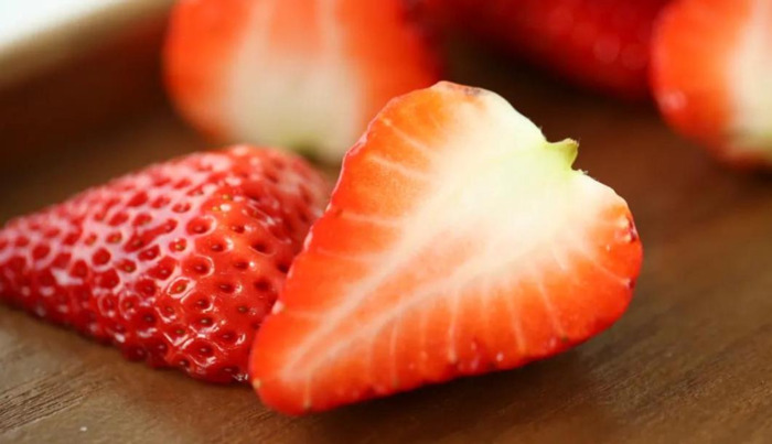 形容吃草莓的优美句子【形容草莓好吃的说说】